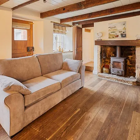 Host & - Colcott * Fylingthorpe