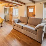 Host & - Colcott Fylingthorpe
